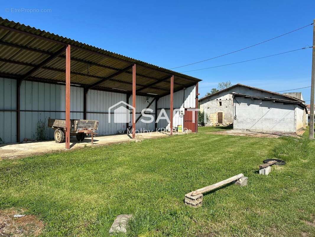 Maison 240 m² à Saint-Pey-De-Castets  - photo 3