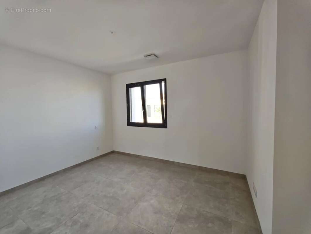 Maison neuve plain pied type 4 avec garage et piscine - photo 9