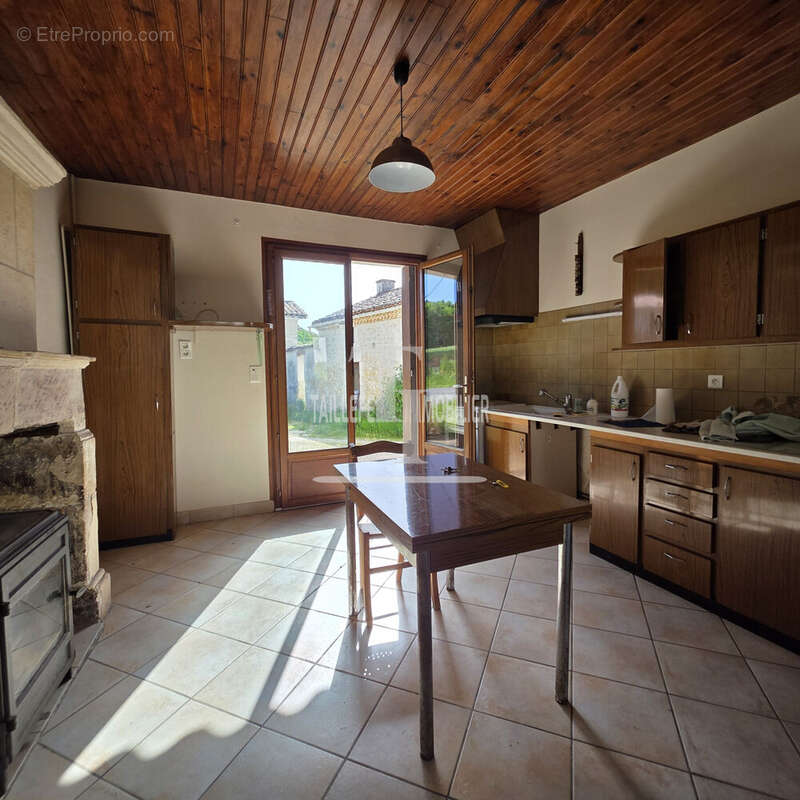 cuisine - Maison à SAINT-FRONT-D'ALEMPS