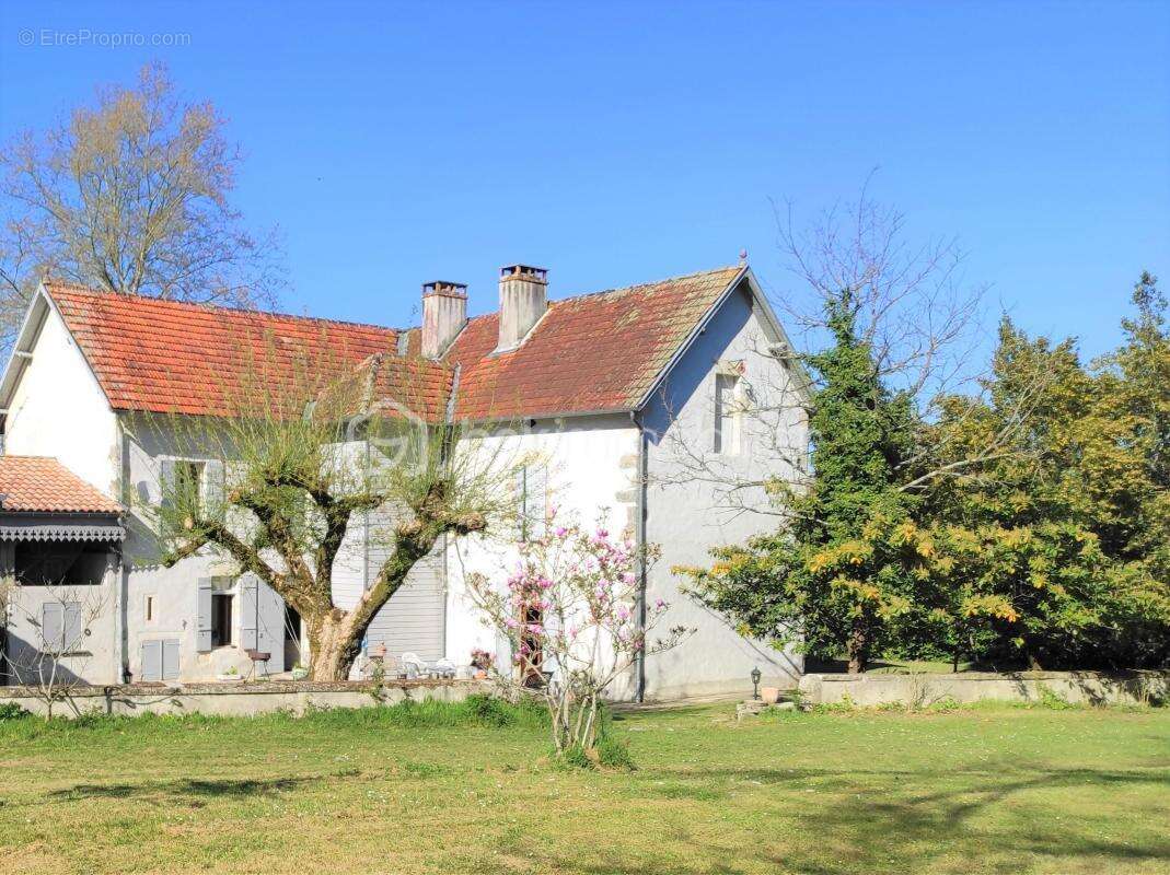 Maison à CASTELJALOUX