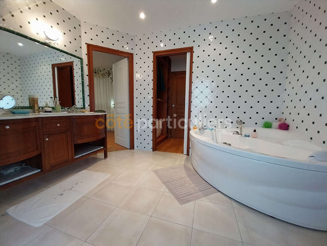 Cancale, Maison de type 5 au pied des plages, grand jardin. - photo 10
