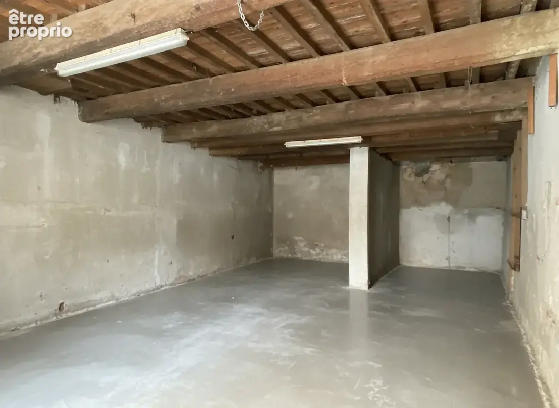 Torreilles Village   Bâtisse 240 m2 à rénover avec garage, fort potentiel habitation ou investissement - photo 3