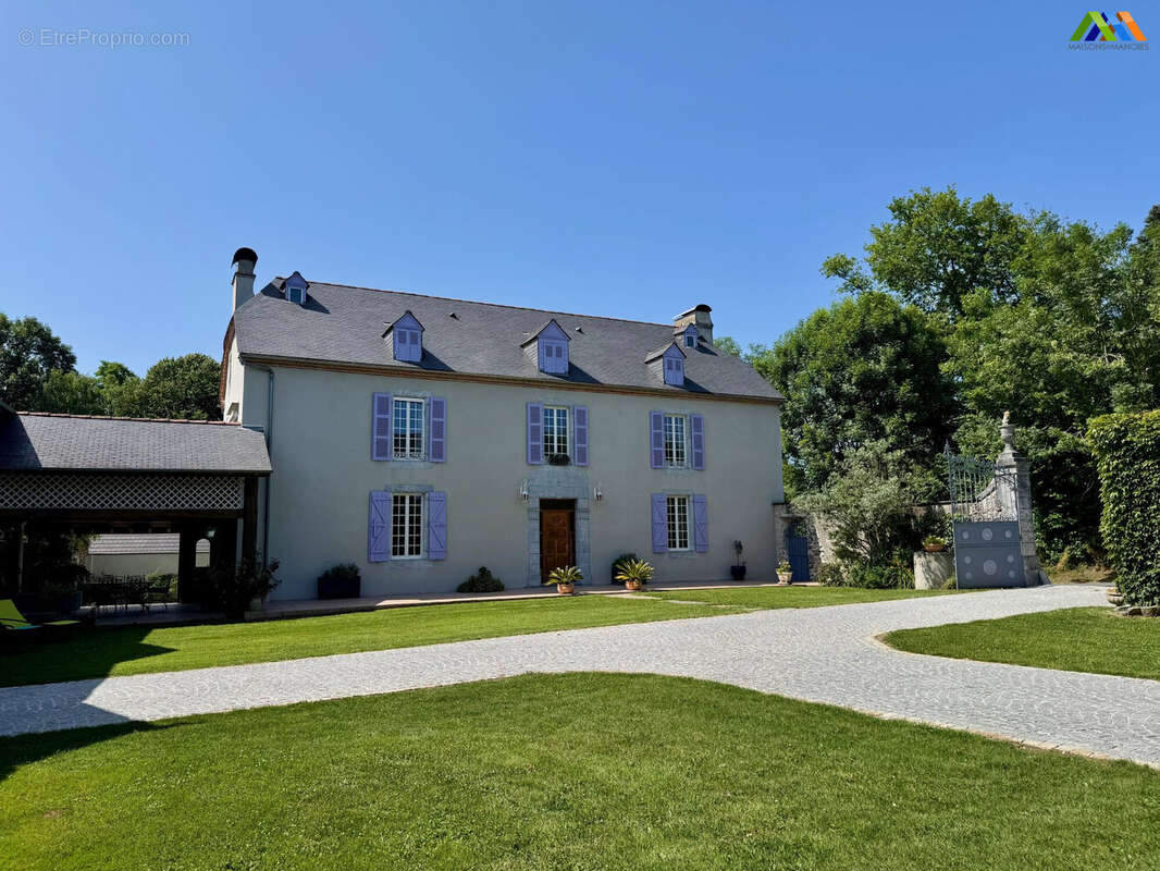 Maison 235 m² à Morlaas  - photo 4