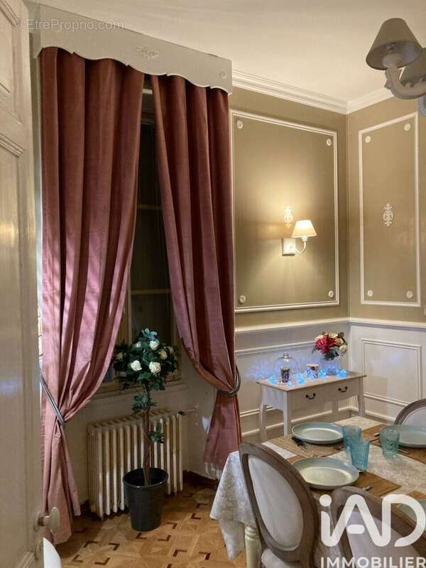 Maison 270 m² à Corme-Royal  - photo 5
