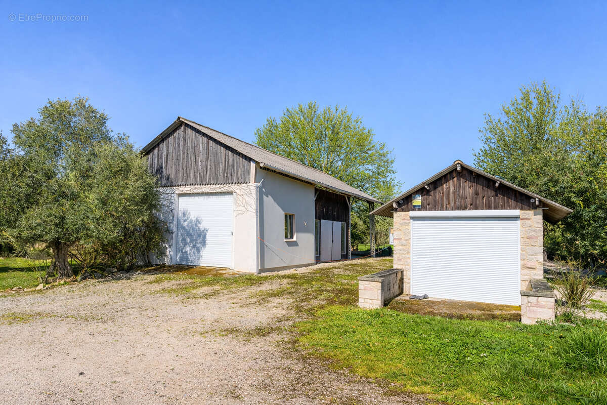 Propriété de campagne avec piscine, dépendances, garage et terrain - photo 14