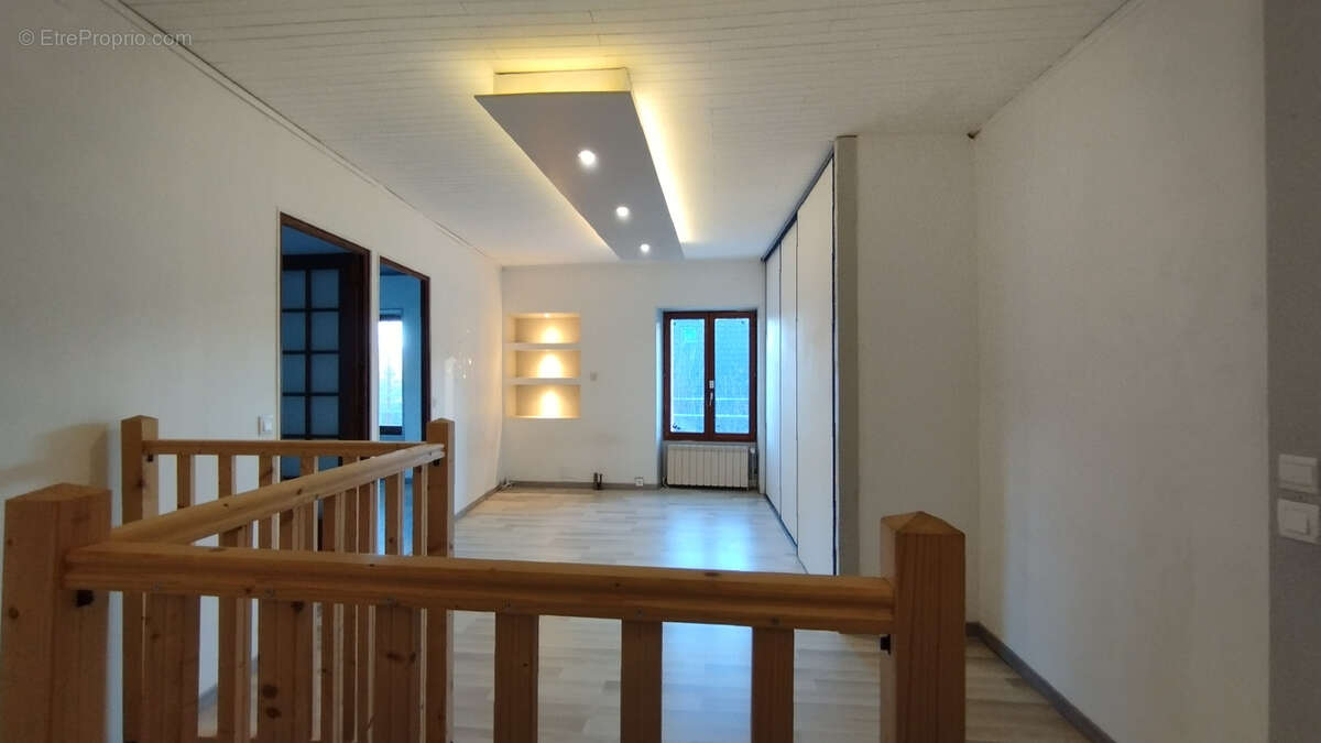 Maison à PIERRE-CHATEL