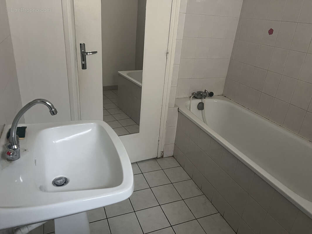 Nevers appartementce type T3, proche de la gare et du centre ville. - photo 10