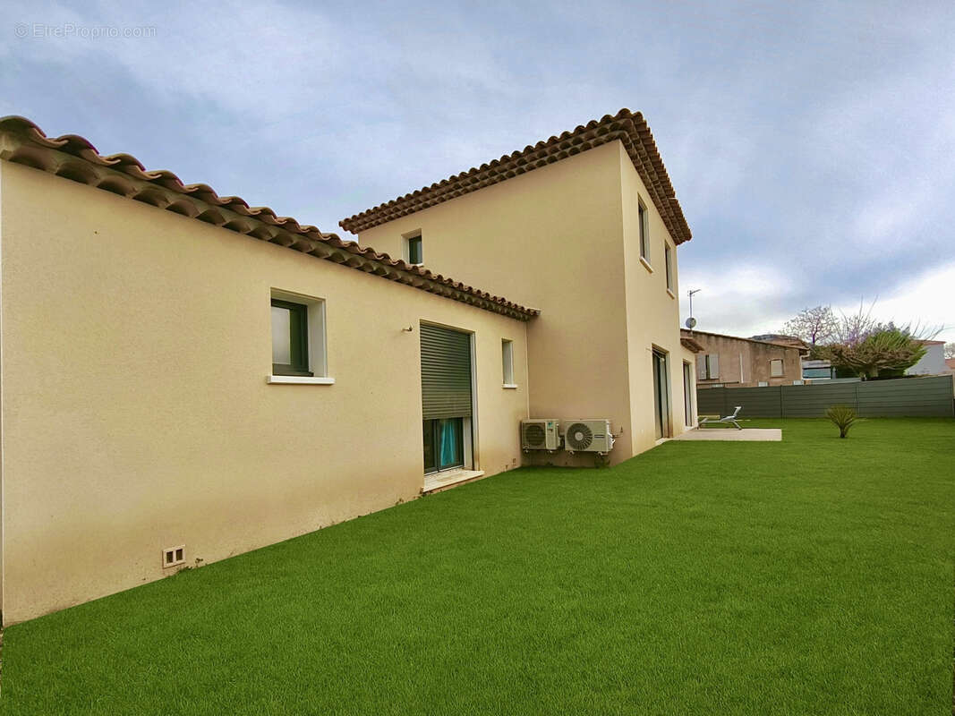 Maison à LE CASTELLET