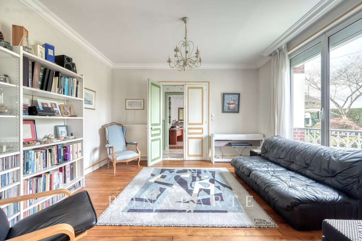 Maison de maître en meulière – 264 m² – Parc arboré de 1 440 m² à 40 min de Paris - photo 11