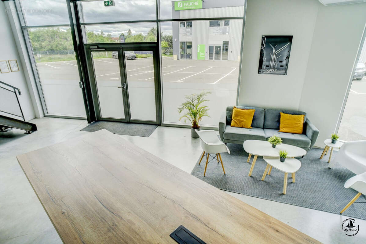 Commerce à LA FOUILLOUSE