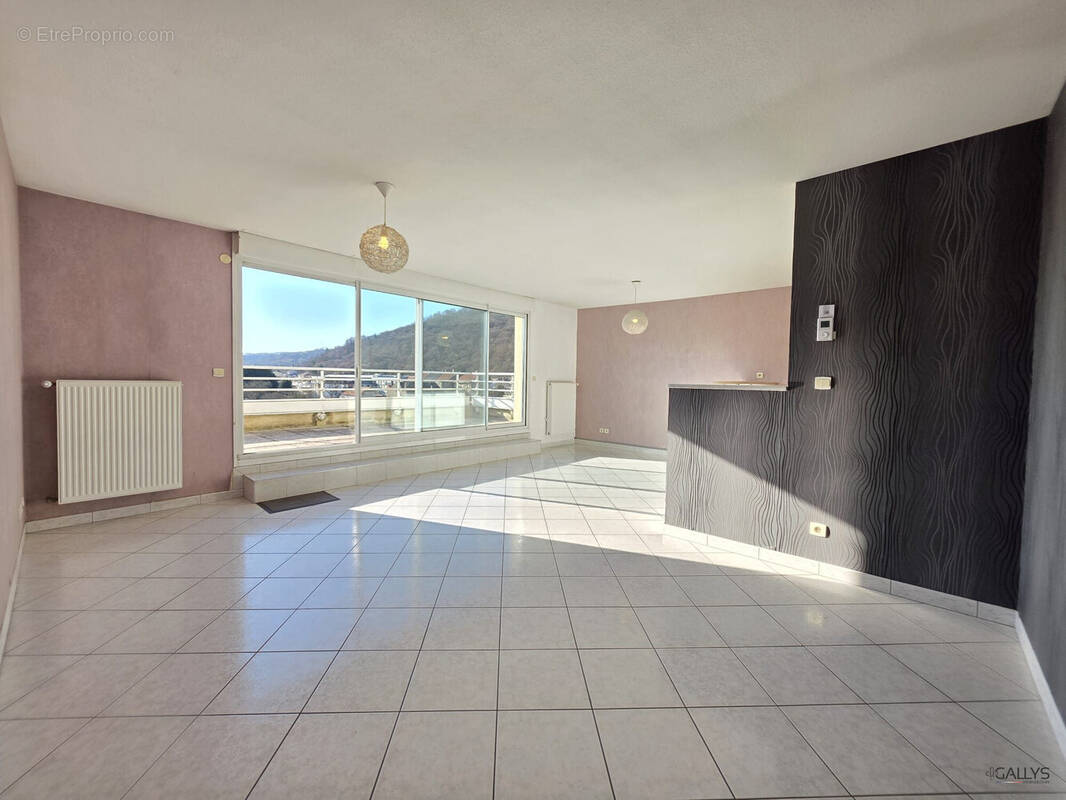 Appartement à CLOUANGE