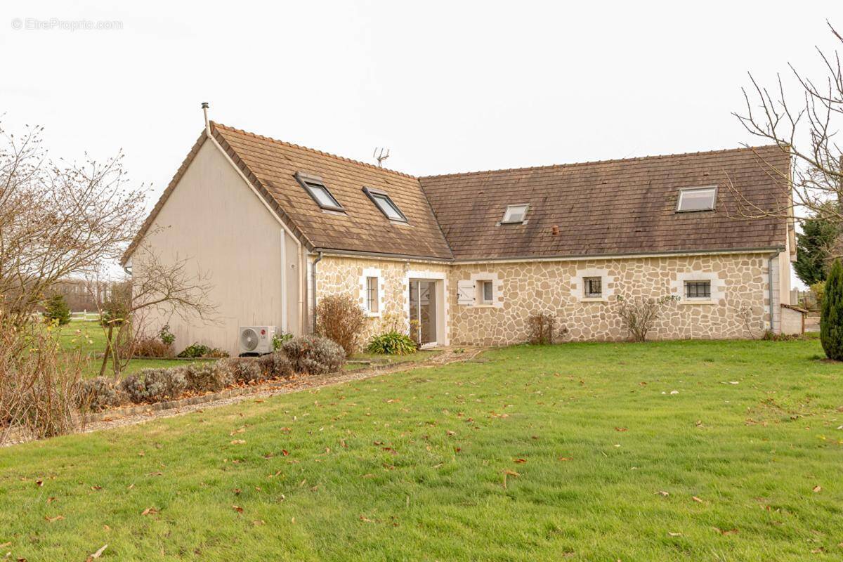 Maison à PRUNAY-CASSEREAU