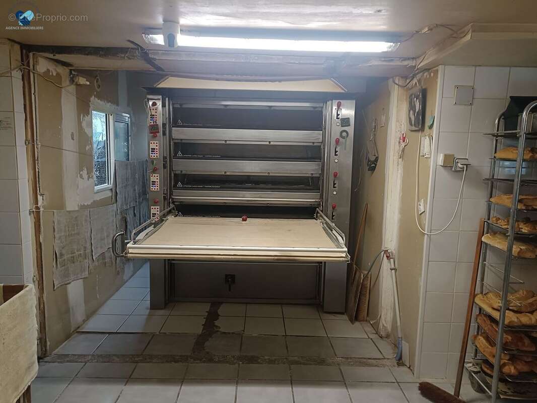 Commerce à PECHBONNIEU