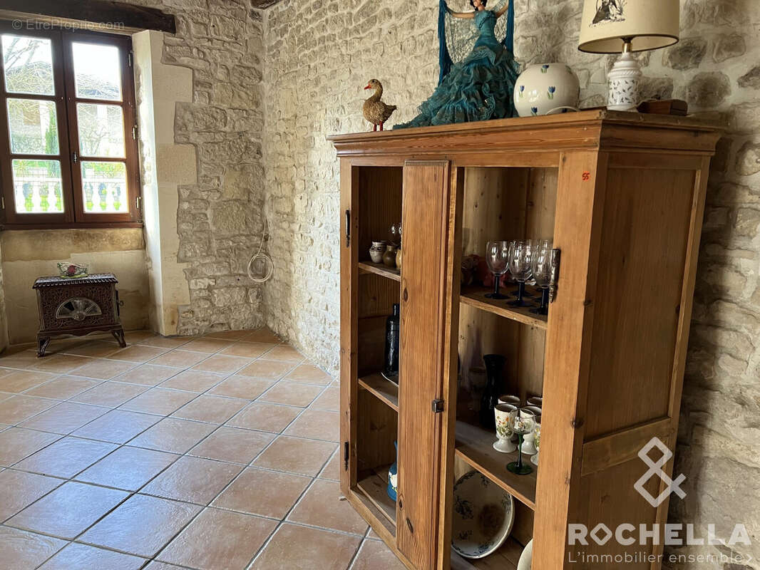 Maison 216 m² à Bernay-Saint-Martin  - photo 8