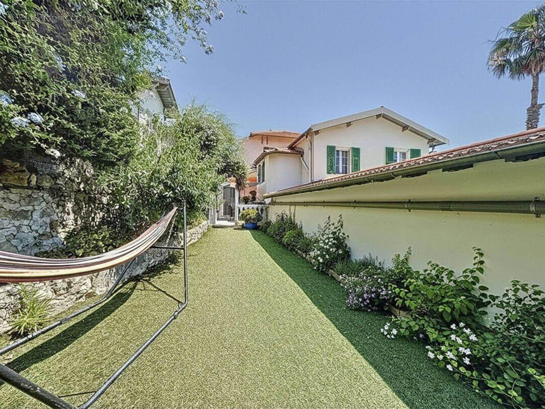 Appartement à ROQUEBRUNE-CAP-MARTIN