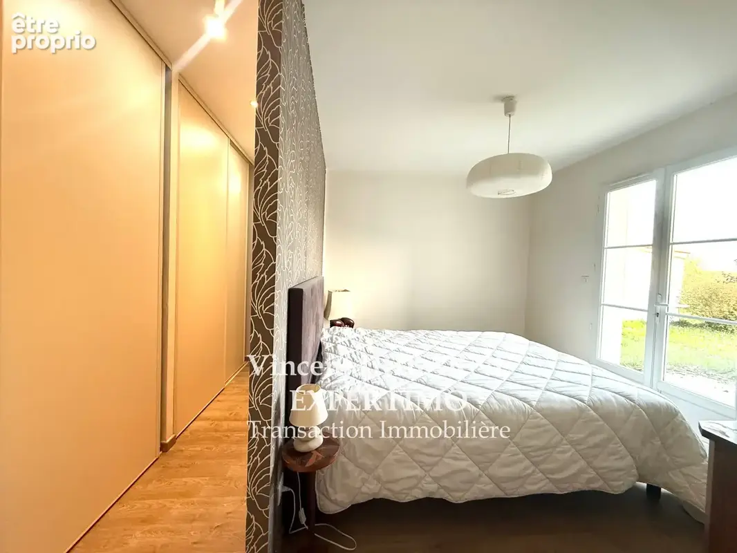 Maison de Plain-Pied, 4 Chambres, Double Garage, Pisicine et Jardin - photo 5