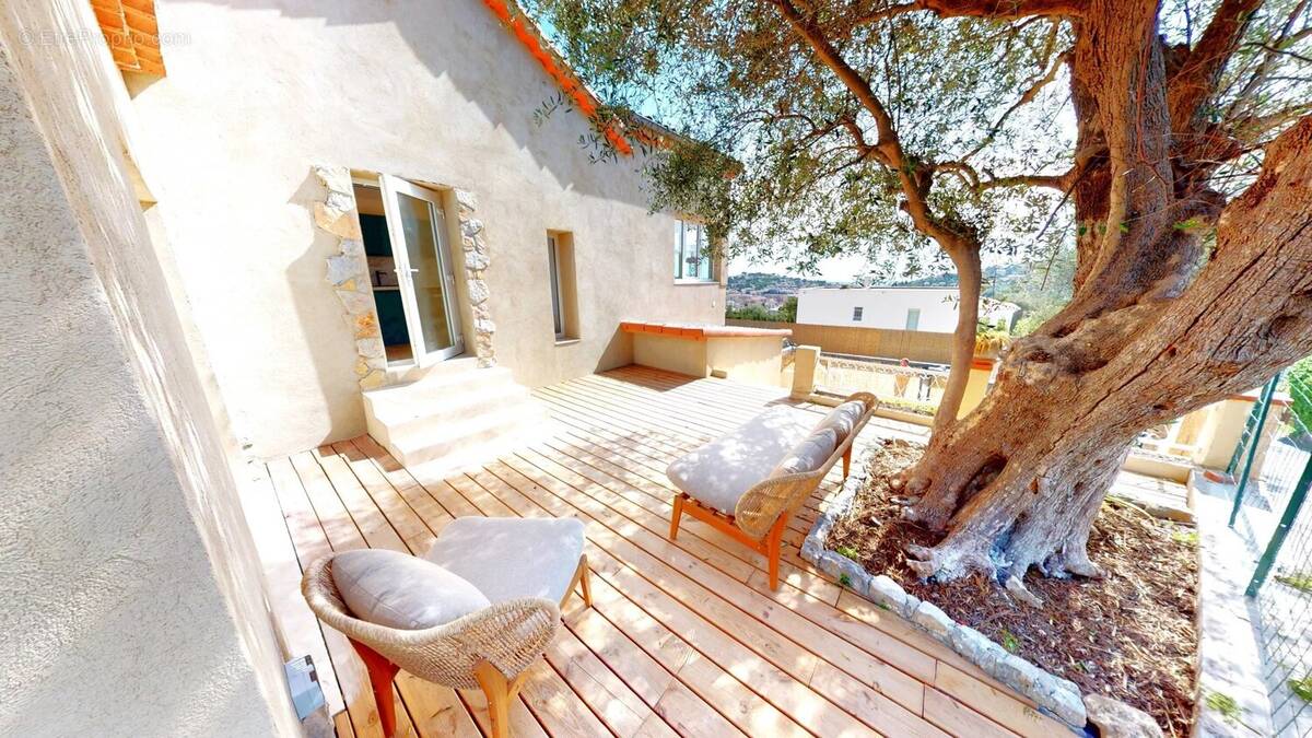Maison à VALLAURIS