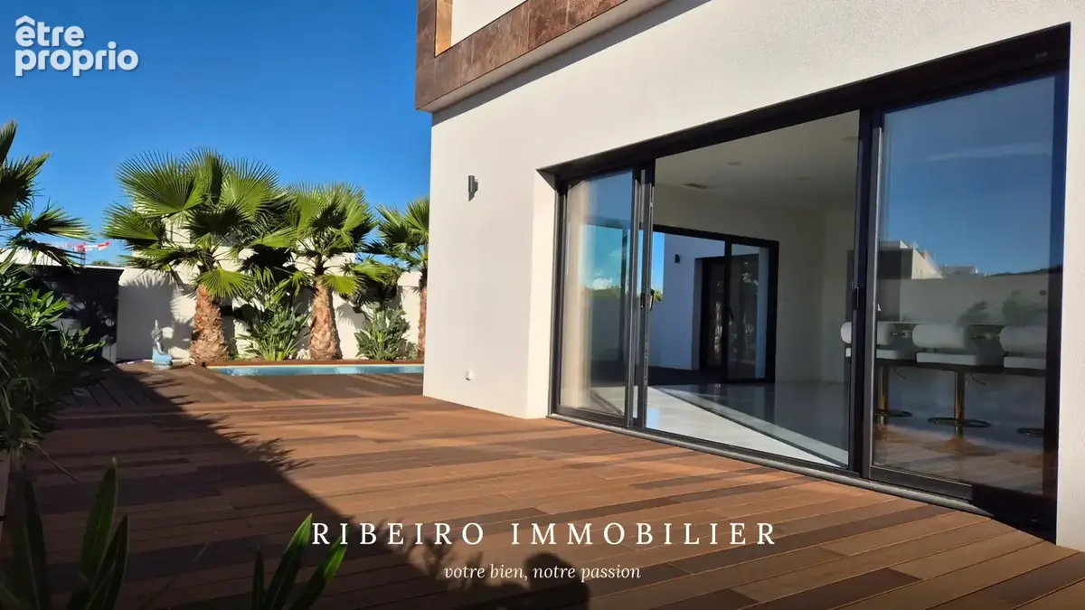 Villa contemporaine à vendre à Agde - piscine, 4 suites, vue sur jardin. - photo 6