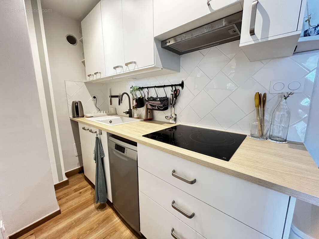 HIDRI IMMO PLUS vous propose un T1 bis coup de coeur rénové avec ascenseur et clim réversible à Grenoble - photo 5