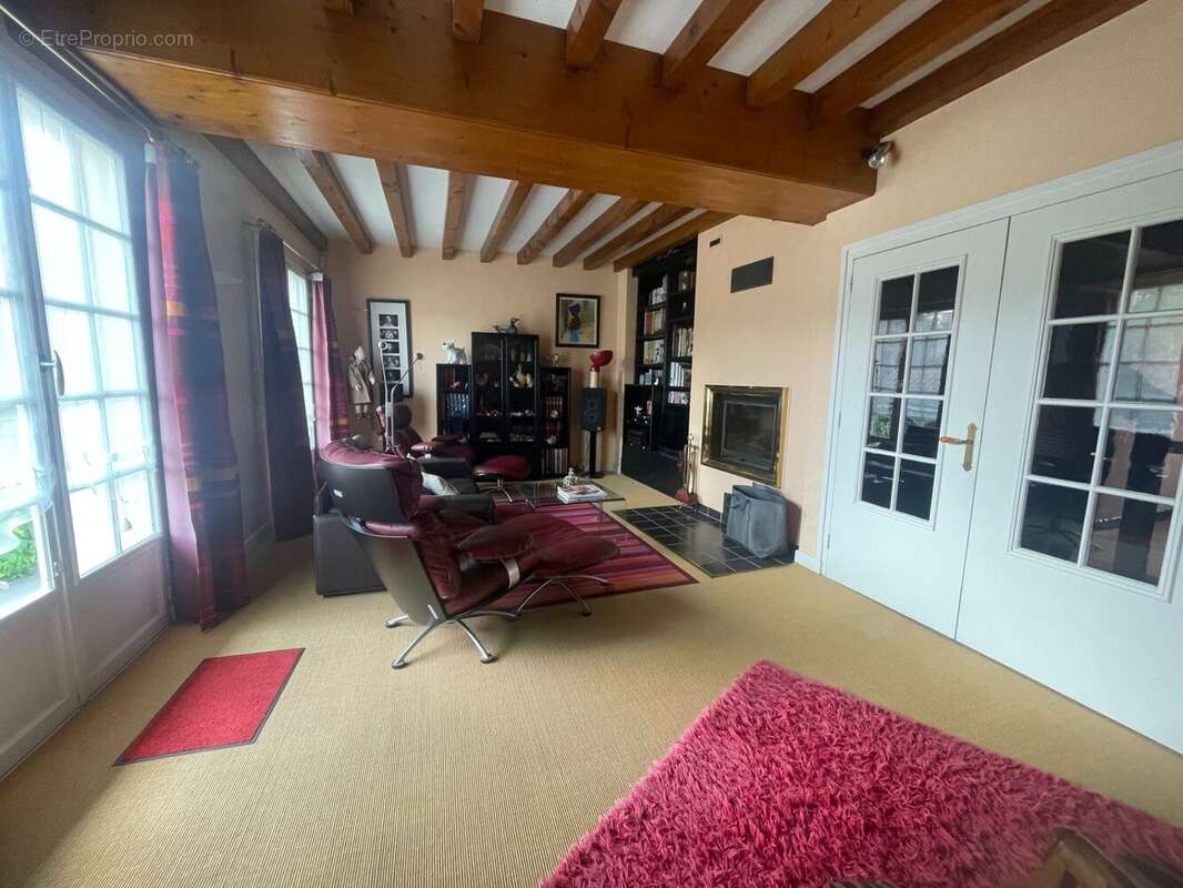 Maison à SAINT-GENES-CHAMPANELLE