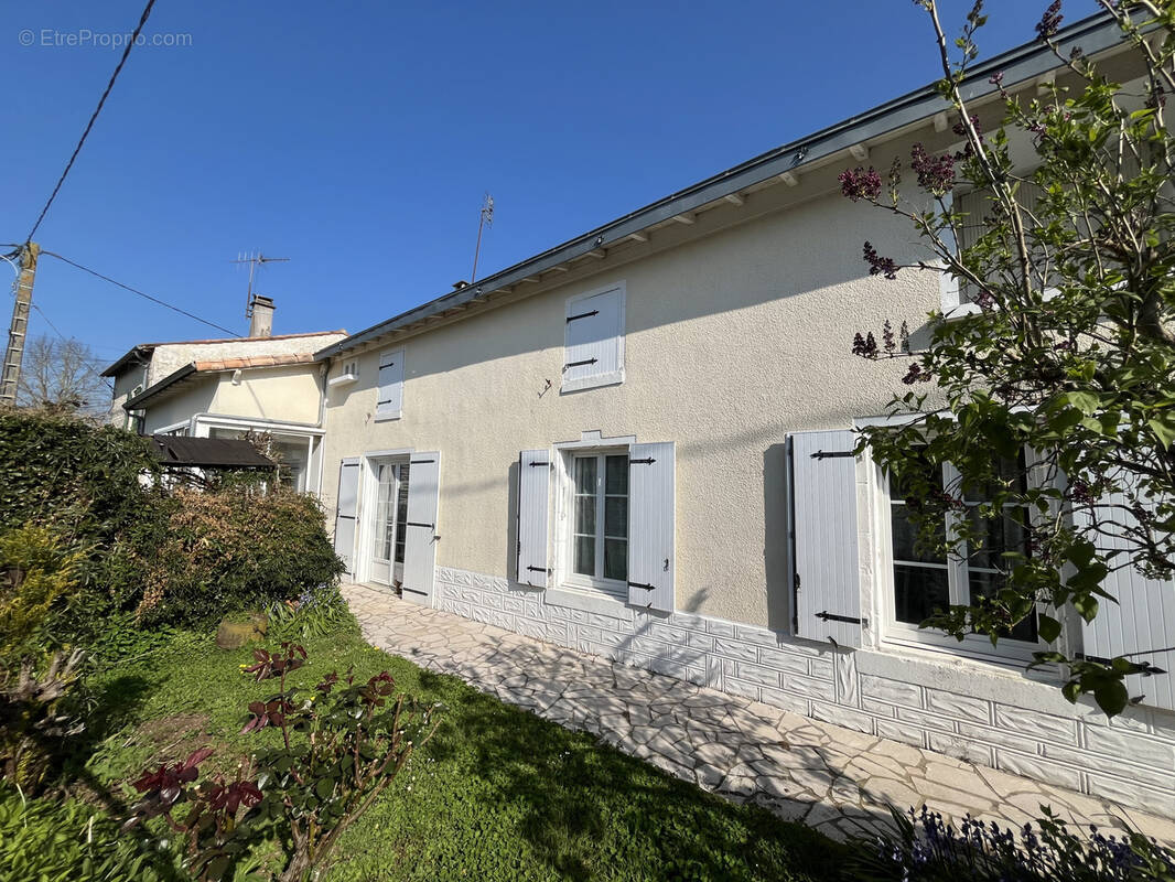 Maison à LA FOYE-MONJAULT