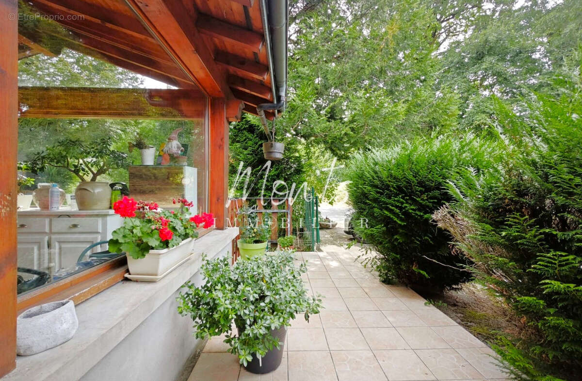 Maison de village de caractère avec jardin, vue sur le Vuache et garage de plus de 40 m2   Savigny (74520) - photo 3