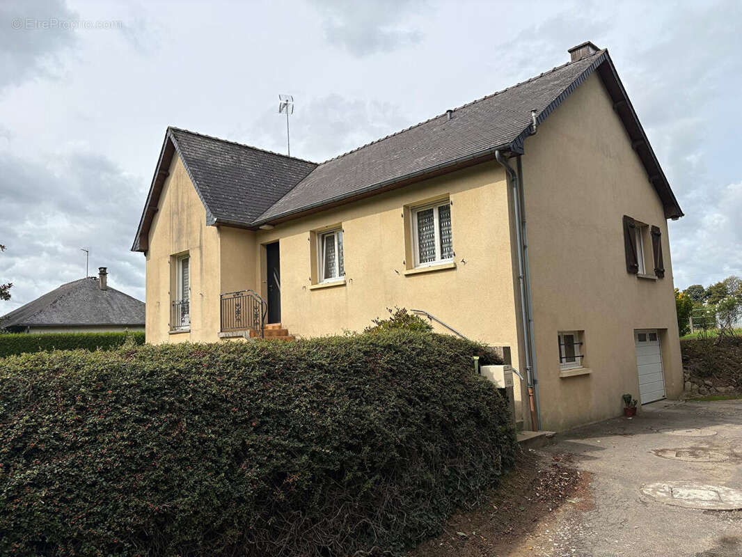 Maison à SAINT-DENIS-DE-GASTINES