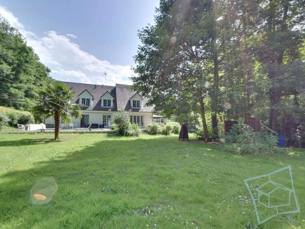 Maison à DAMPIERRE-EN-YVELINES