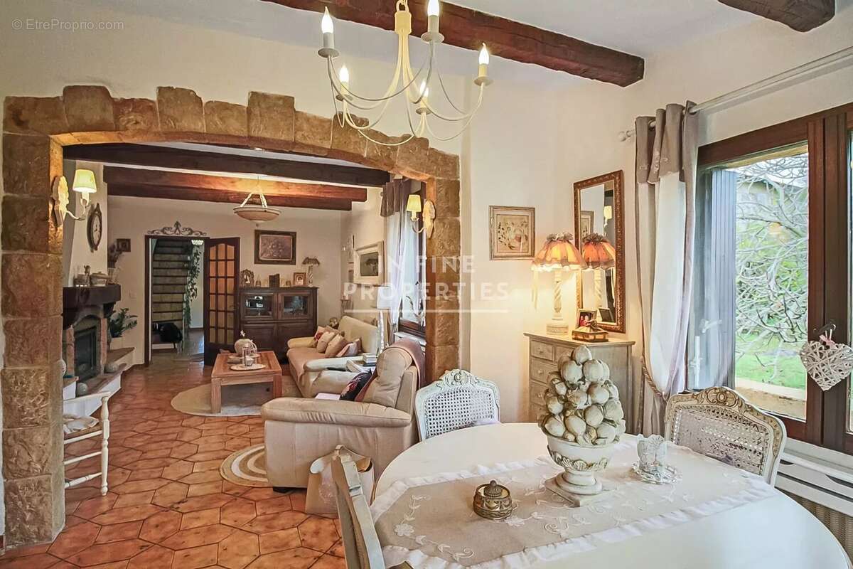 Maison à MANDELIEU-LA-NAPOULE