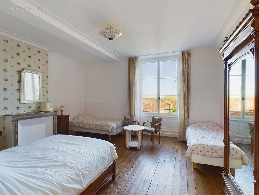 Maison à SAINT-JEAN-D'ANGELY