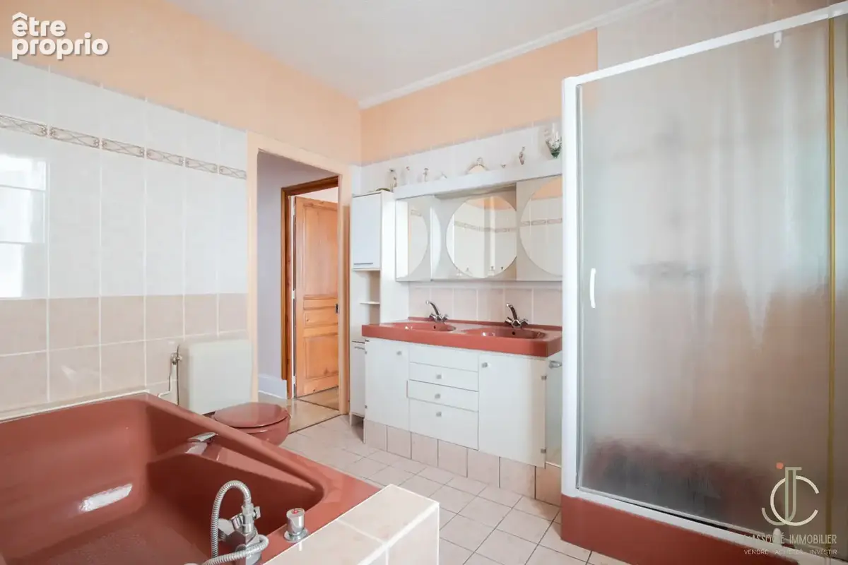 VITTEL VILLA / 5 chambres / 172m2 / Jardin et garage - photo 14