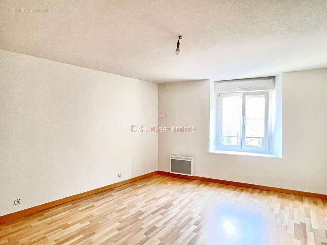 Appartement 257 m² à Darney  - photo 64