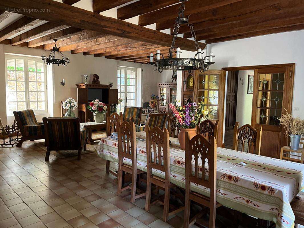 BELLE Maison Fresnay sur Sarthe 8 pièce(s) 328 m2 - photo 2