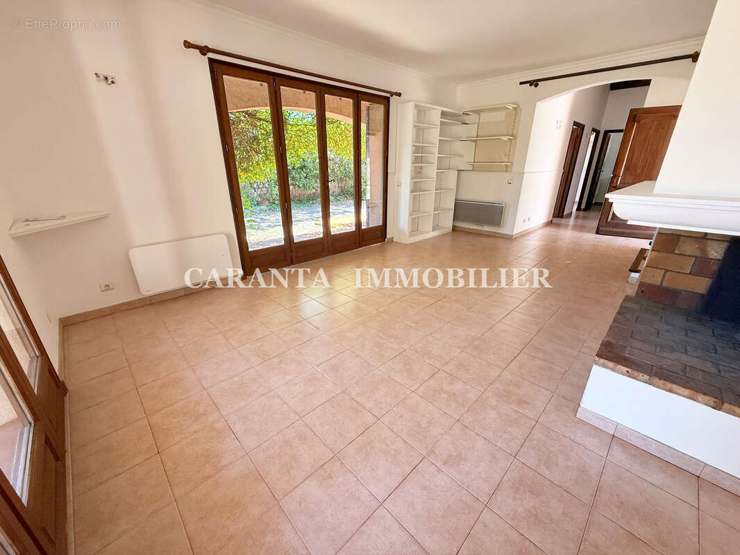 Vente villa 4 pièces Sainte-Maxime proche centre ville avec garage et piscinable - photo 8