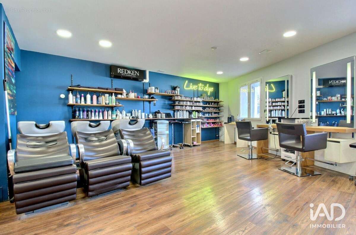 Photo 3 - Commerce à CABRIES