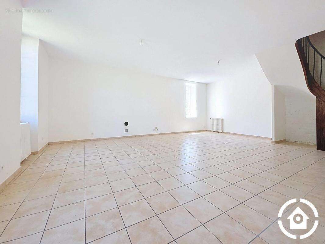 Maison à GENSAC-LA-PALLUE