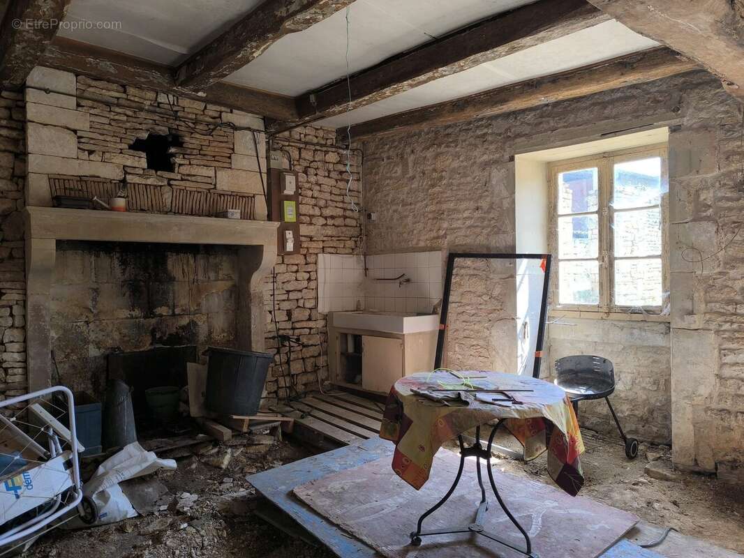 Maison à MAIRE-LEVESCAULT