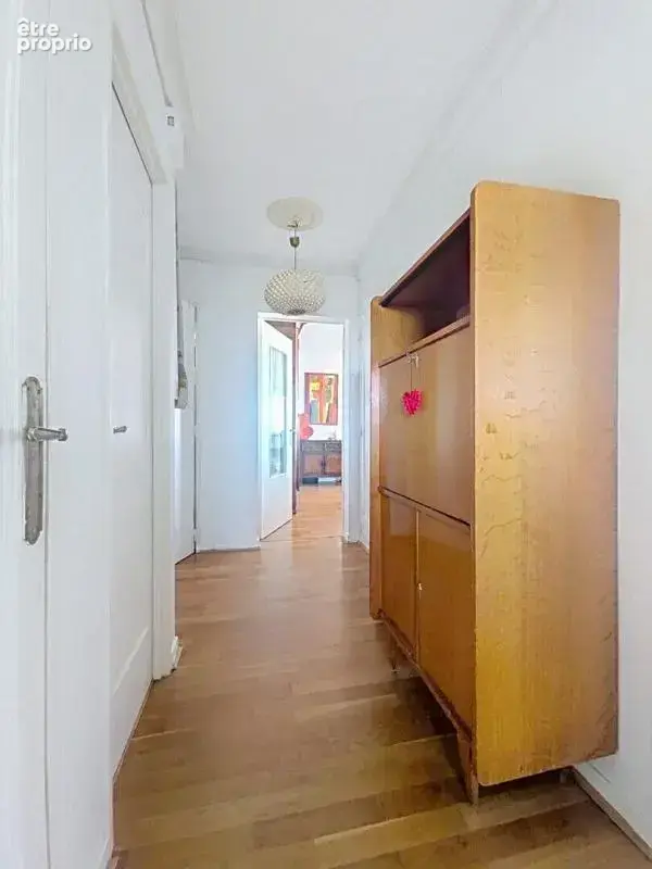 Appartement lumineux de 88 m² avec balcon, ascenseur et vue dégagée - photo 4
