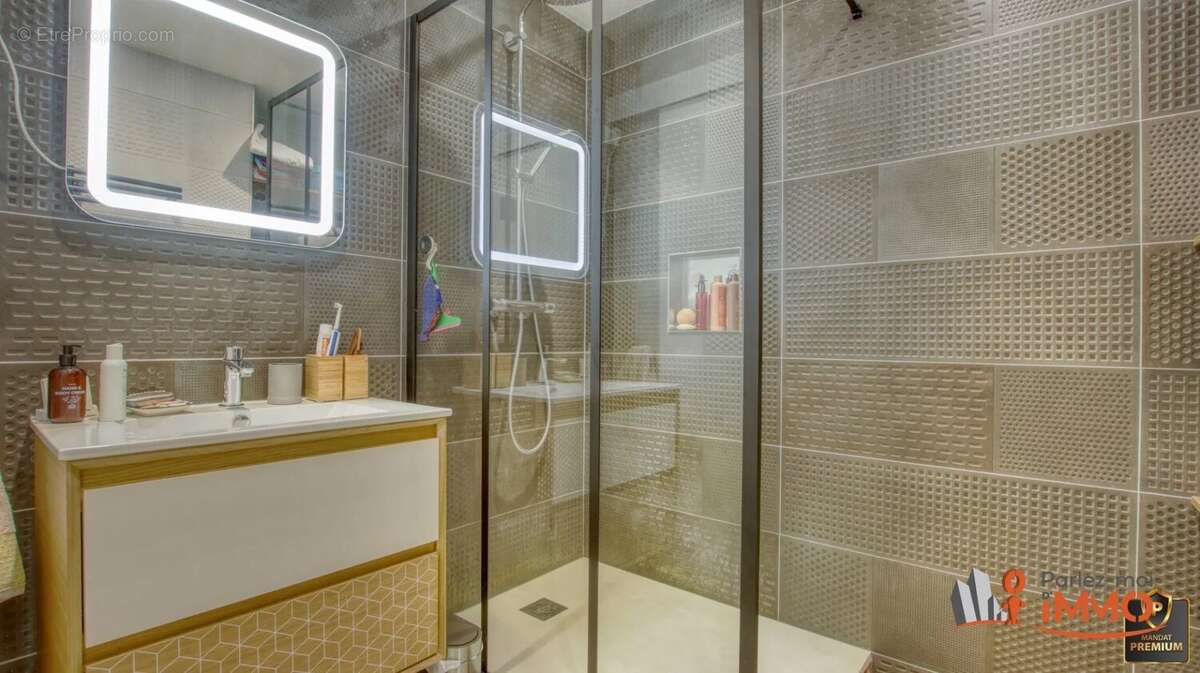 Appartement à SAINT-JEAN-BONNEFONDS