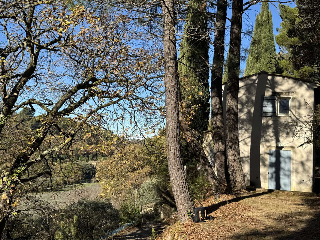 Maison à MENERBES