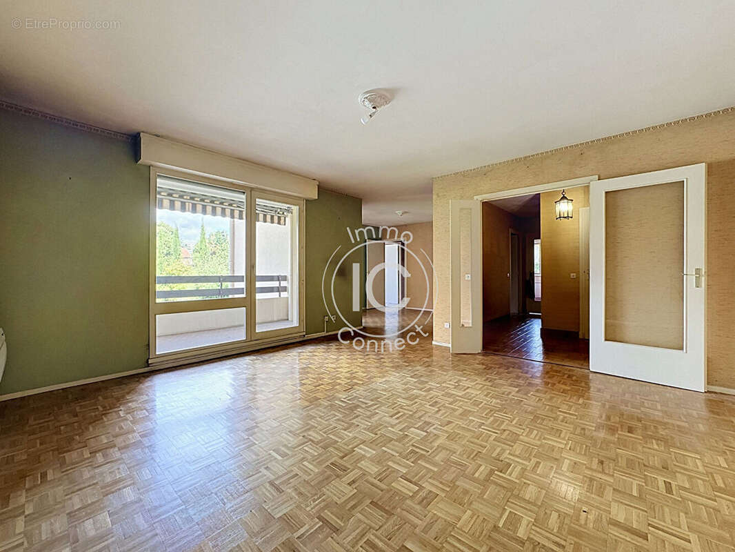 Appartement à SAINT-GENIS-LAVAL