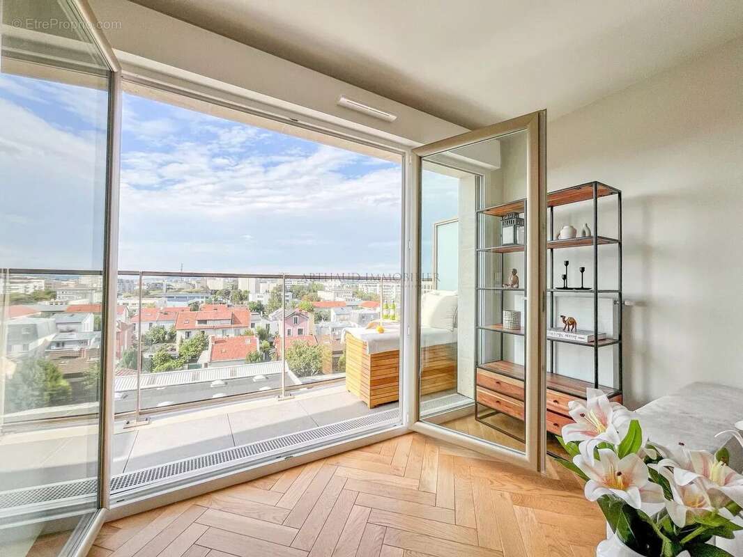 Appartement à COURBEVOIE