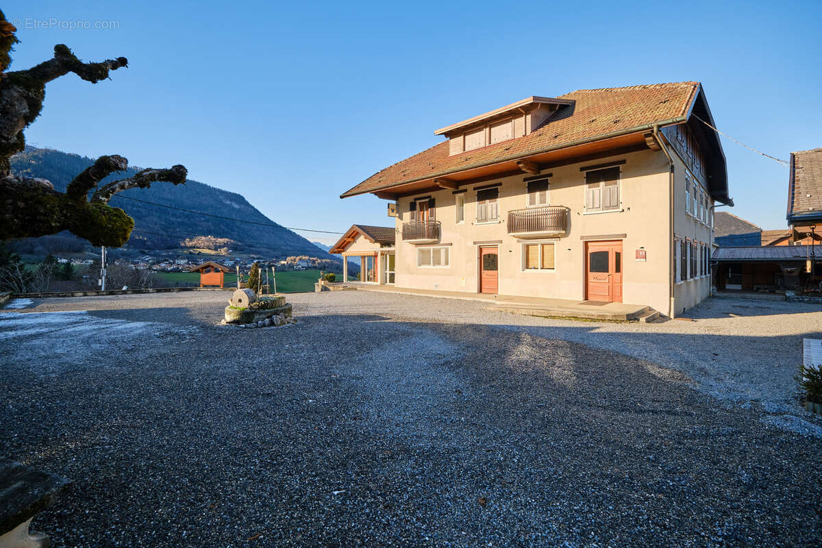 Commerce à FAVERGES