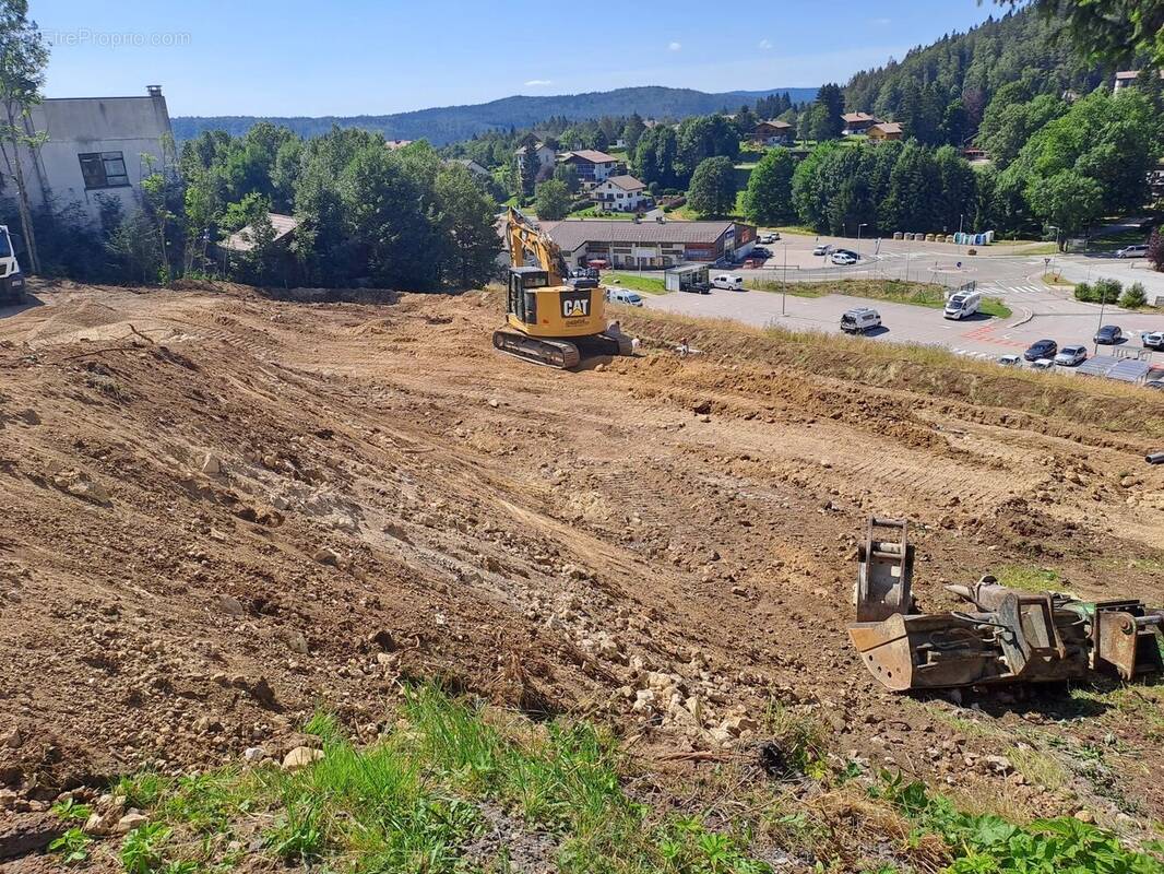 Terrain à LES ROUSSES