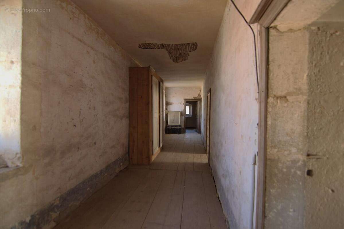 Maison en pierre à rénover,  dépendance, cave voûtée - photo 15