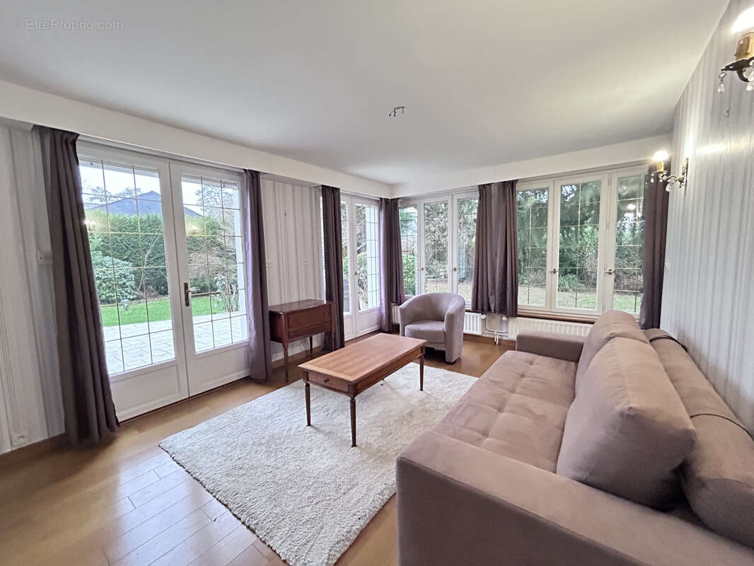 Maison à SAINT-ETIENNE-DU-ROUVRAY