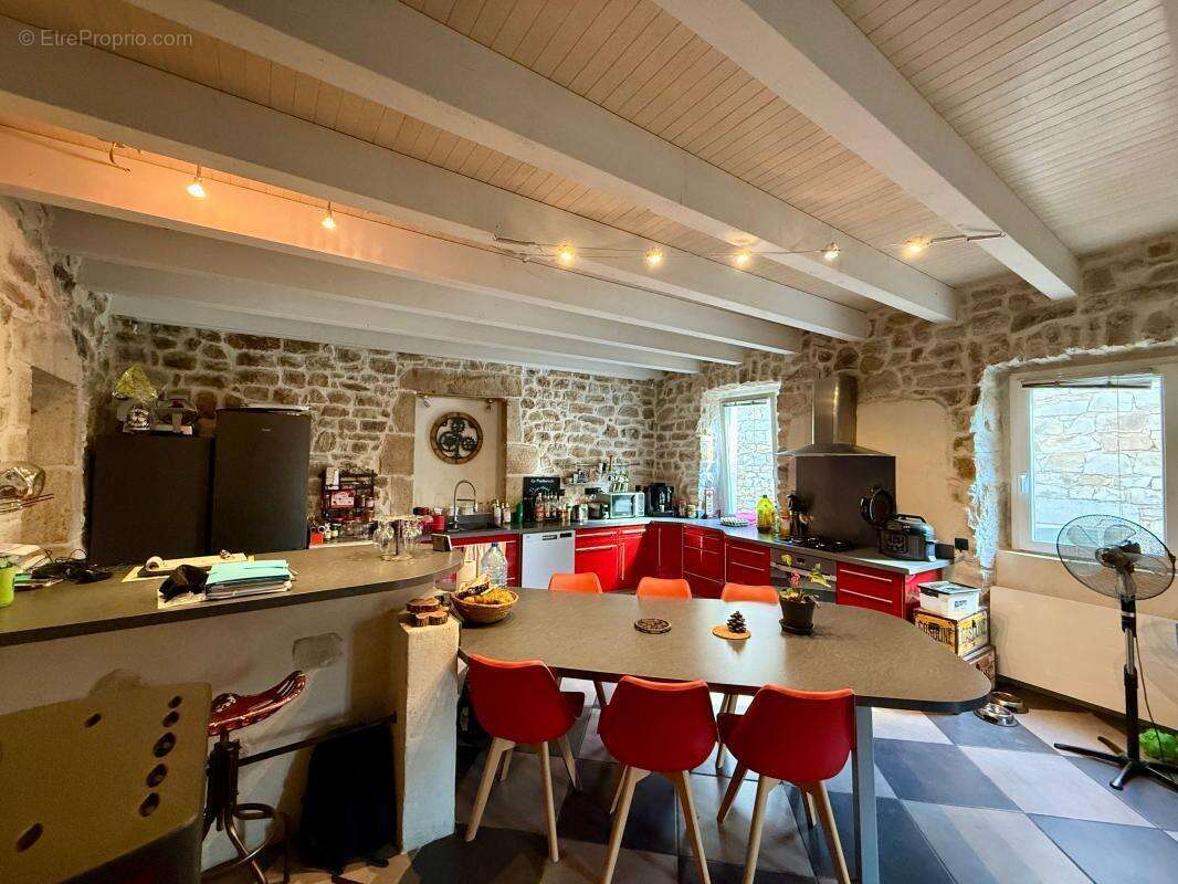 Maison à LABLACHERE