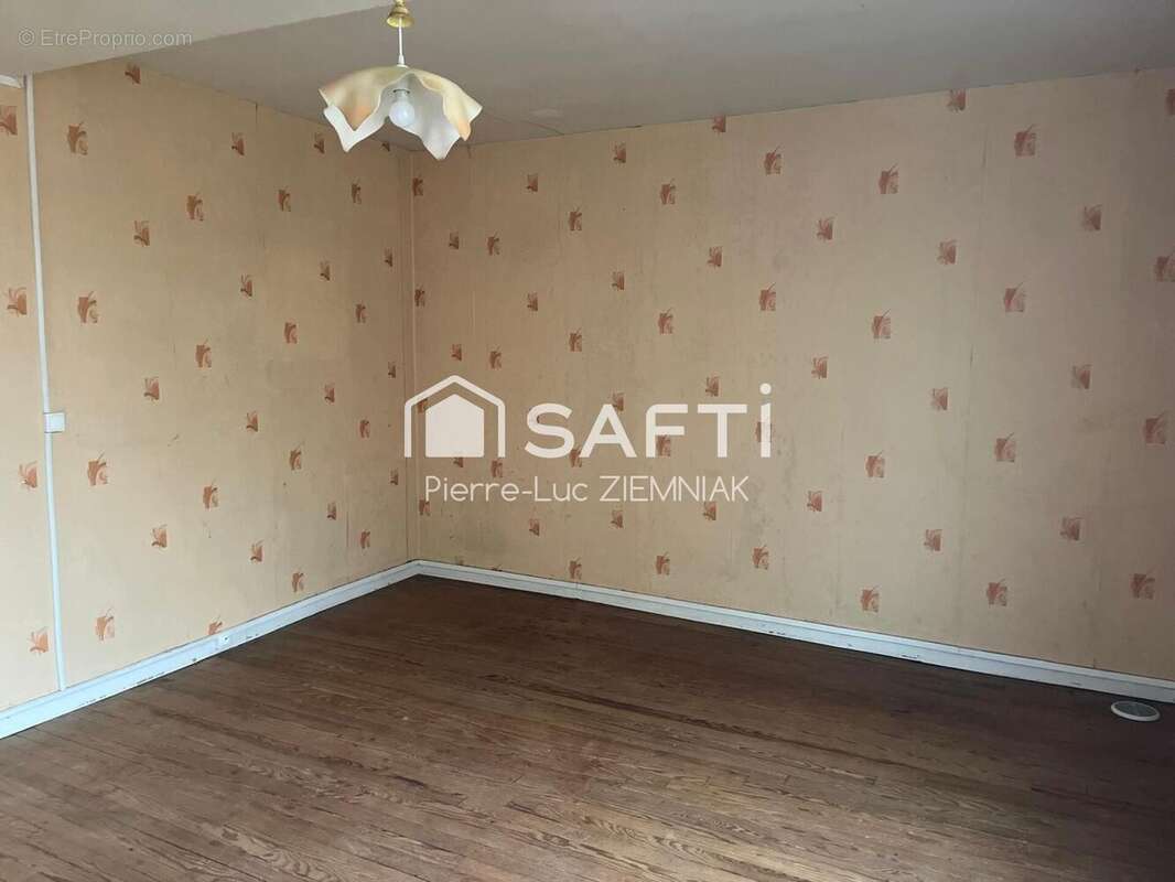 Photo 5 - Commerce à VILLIERS-CHARLEMAGNE