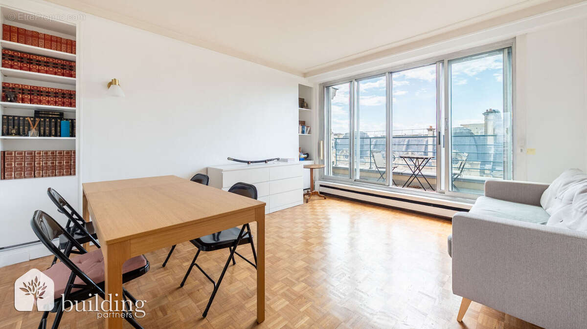 Appartement à PARIS-16E