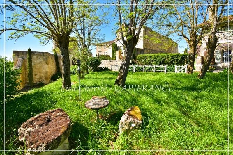 Maison à VIC-FEZENSAC